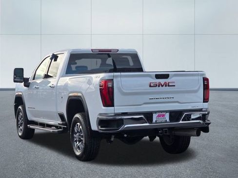 Used 2025 GMC Sierra 2500 SLT image 3