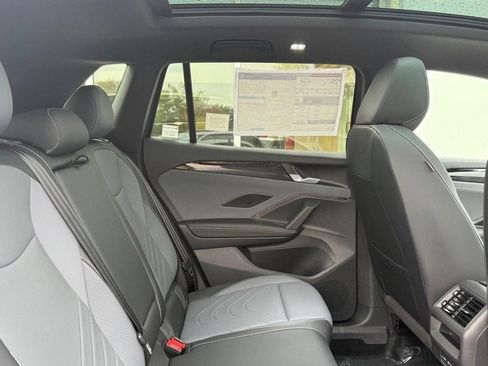 New 2025 Volkswagen Tiguan SE R-Line image 5