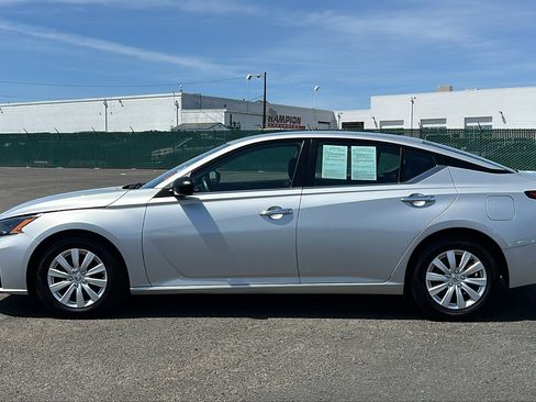 Used 2024 Nissan Altima 2.5 S FWD image 8