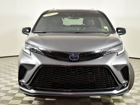 Used 2025 Toyota Sienna XSE w/ XSE Plus Package image 5
