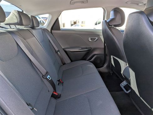 Used 2025 Kia K4 LXS image 27