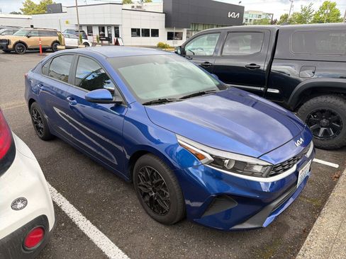 Certified 2023 Kia Forte LXS FWD image 3