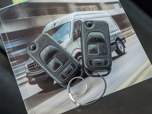 Used 2016 Mercedes-Benz Sprinter 3500 image 41