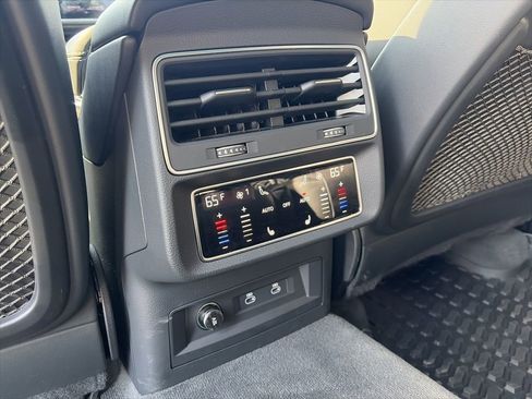 Used 2022 Audi SQ7 Premium Plus AWD/4WD image 26