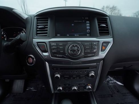 Used 2018 Nissan Pathfinder SL w/ Midnight Edition Package image 28