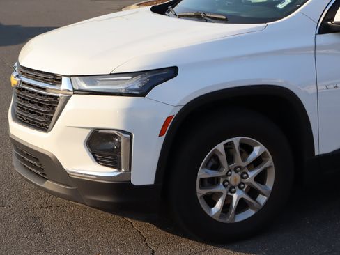 Used 2023 Chevrolet Traverse LS w/ Safety Package FWD image 6