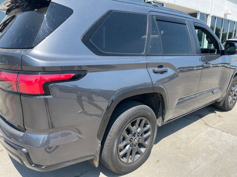 Used 2025 Toyota Sequoia Platinum AWD/4WD image 5