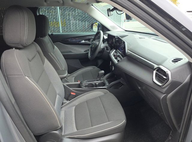 Used 2025 Chevrolet TrailBlazer LS FWD image 5