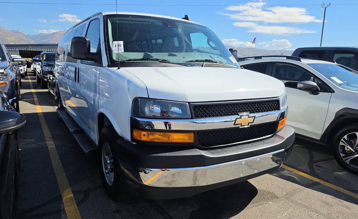 Used 2025 Chevrolet Express 3500 LT w/ LT Preferred Equipment Group RWD image 1