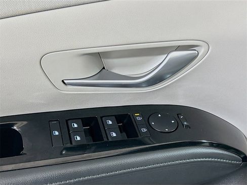 Used 2025 Hyundai Tucson Limited image 16