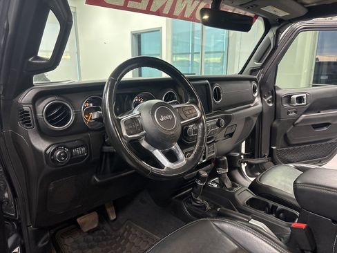 Used 2022 Jeep Gladiator Overland w/ Popular Equipment Package image 11