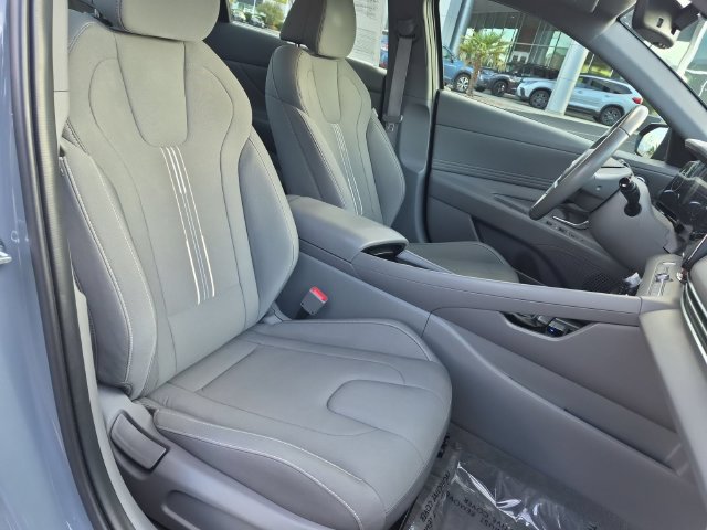 Used 2023 Hyundai Elantra SEL w/ Convenience Package FWD image 32
