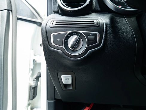 Used 2019 Mercedes-Benz GLC 300 4MATIC w/ Premium Package image 54