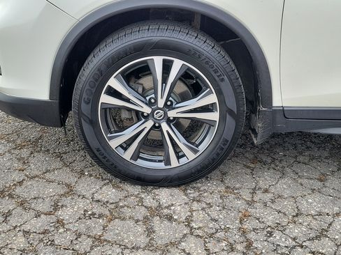 Used 2019 Nissan Rogue SV w/ Sun & Sound Touring Package image 12