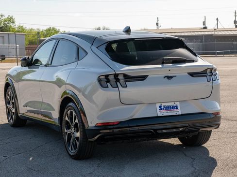 Used 2022 Ford Mustang Mach-E Premium image 5