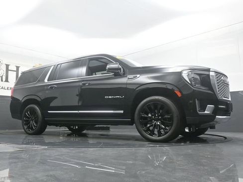 Used 2023 GMC Yukon XL Denali AWD/4WD image 2