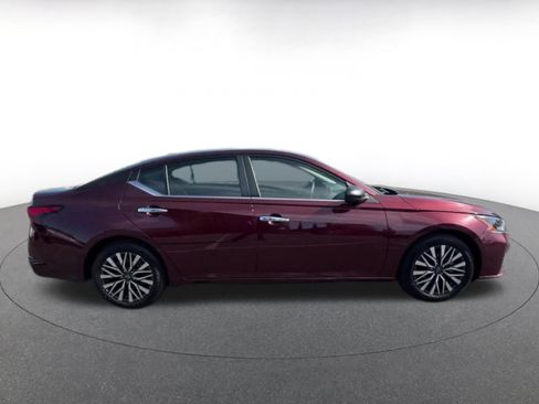Used 2025 Nissan Altima 2.5 SV FWD image 15