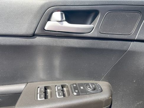 Used 2019 Kia Sportage LX AWD/4WD image 16