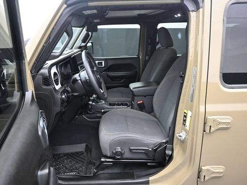 Used 2025 Jeep Wrangler Unlimited Sport AWD/4WD image 10