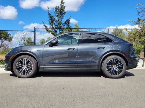 Used 2025 Porsche Macan Electric image 2