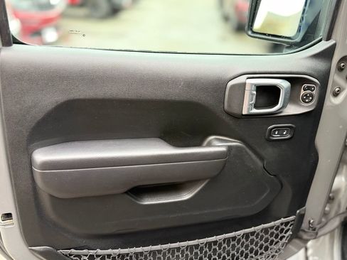 Used 2021 Jeep Wrangler Sport S image 21