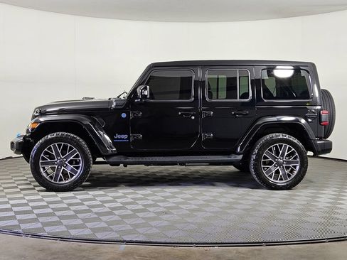 Used 2023 Jeep Wrangler Unlimited Sahara AWD/4WD image 3