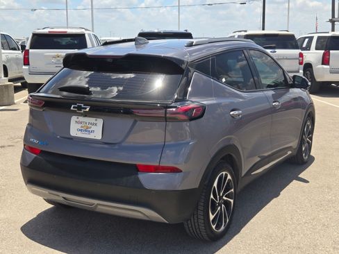 Used 2022 Chevrolet Bolt EUV Premier FWD image 3