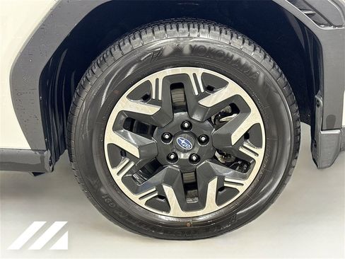 Used 2025 Subaru Forester Premium image 32