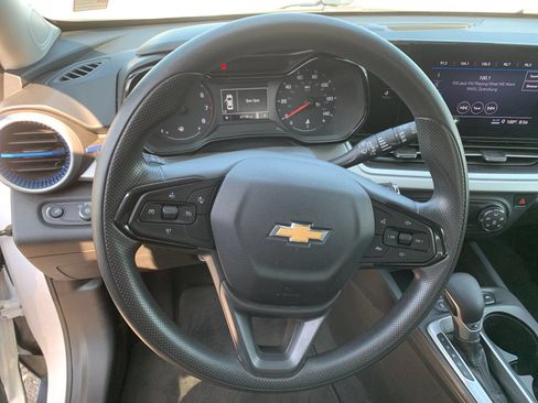 Used 2024 Chevrolet Trax LS FWD image 28