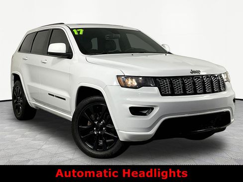 Used 2017 Jeep Grand Cherokee Altitude AWD/4WD image 3