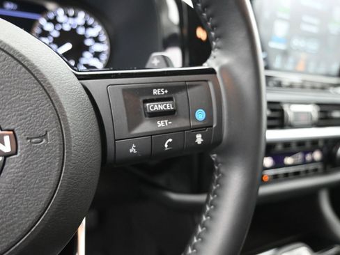 Used 2025 Nissan Pathfinder SL image 7