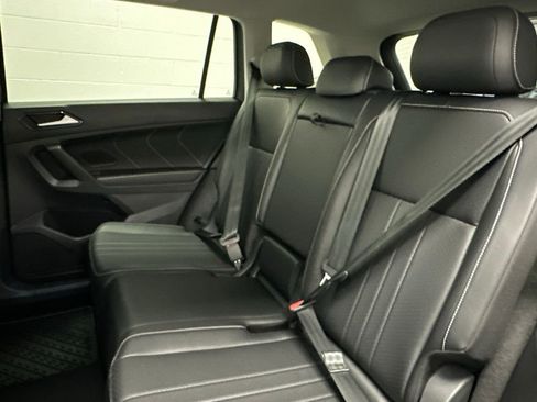 Used 2022 Volkswagen Tiguan SE AWD/4WD image 19