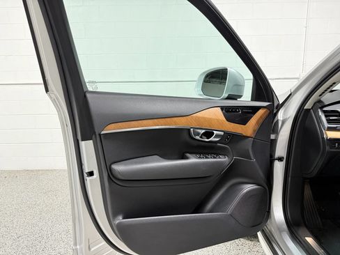 Used 2021 Volvo XC90 T8 Inscription Expression w/ Climate Package AWD/4WD image 10