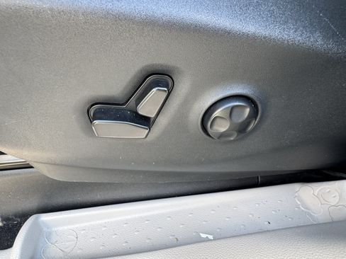 Used 2019 Chrysler Pacifica Touring Plus w/ Cold Weather Group FWD image 10