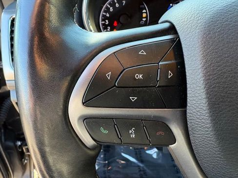 Used 2021 Jeep Grand Cherokee Laredo w/ Security & Convenience Group image 12