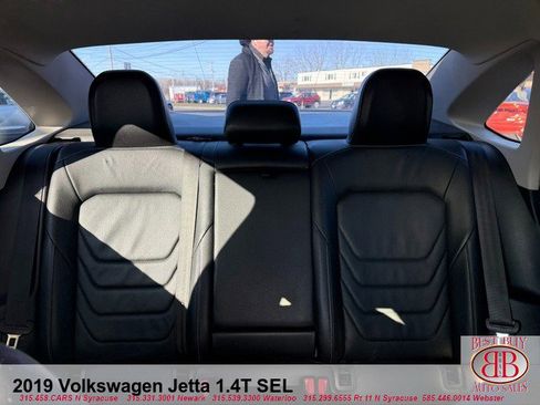 Used 2019 Volkswagen Jetta SEL Premium image 22
