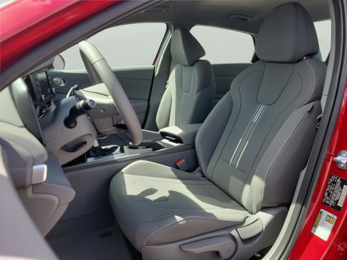 Used 2025 Hyundai Elantra Sport FWD image 11