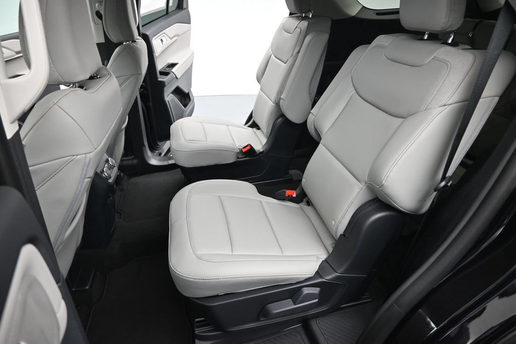 New 2026 Ford Explorer Active w/ Active Comfort Package RWD image 19