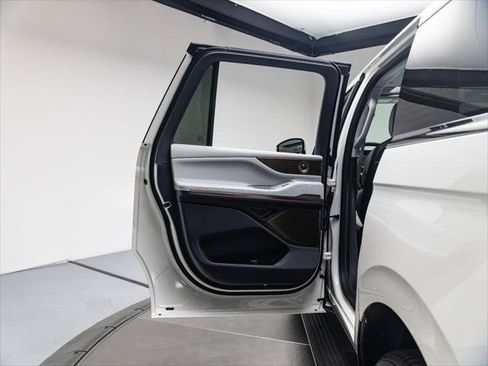 New 2026 Lincoln Navigator L Black Label AWD/4WD image 23