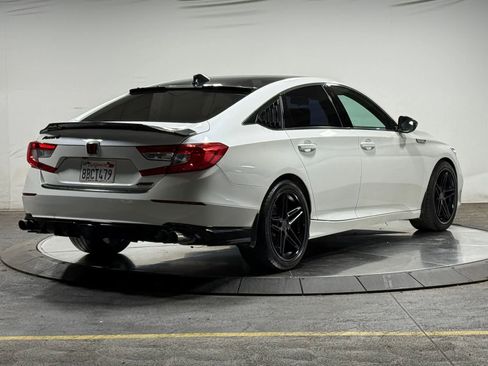 Used 2018 Honda Accord Sport image 3