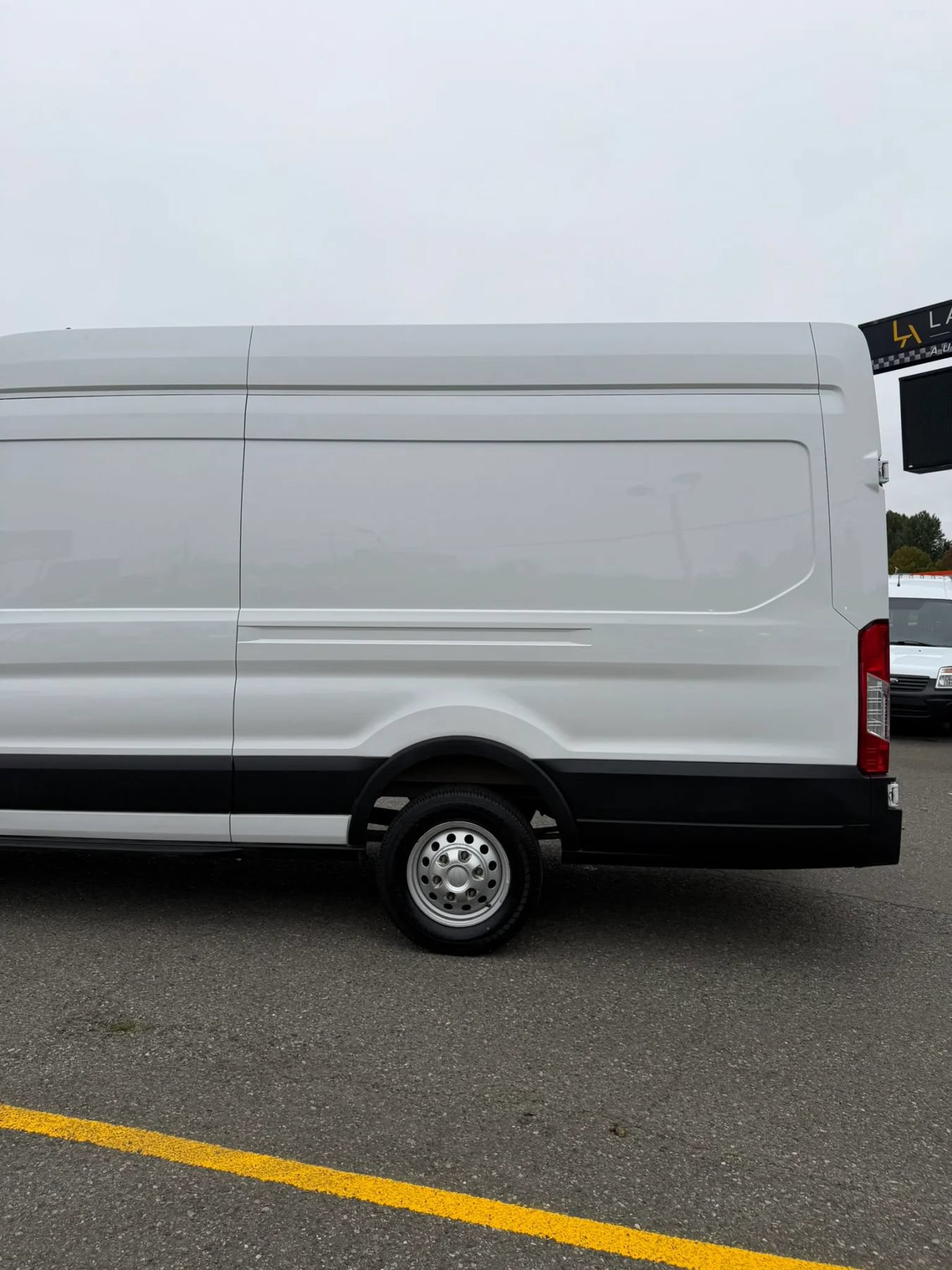 Used 2022 Ford Transit 250 148 High Roof Extended AWD image 9