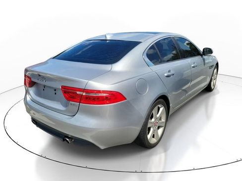 Used 2017 Jaguar XE Premium RWD image 4