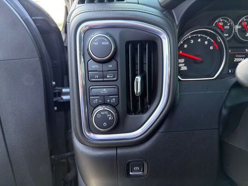 Used 2021 Chevrolet Silverado 1500 LT AWD/4WD image 13