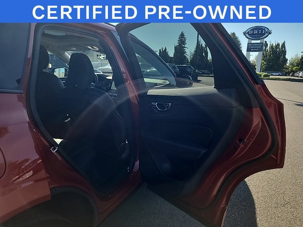 Certified 2023 Volvo XC60 B5 Plus w/ Protection Package Premier AWD/4WD image 17