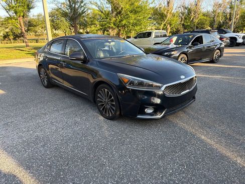 Used 2017 Kia Cadenza Premium w/ Luxury Package FWD image 7
