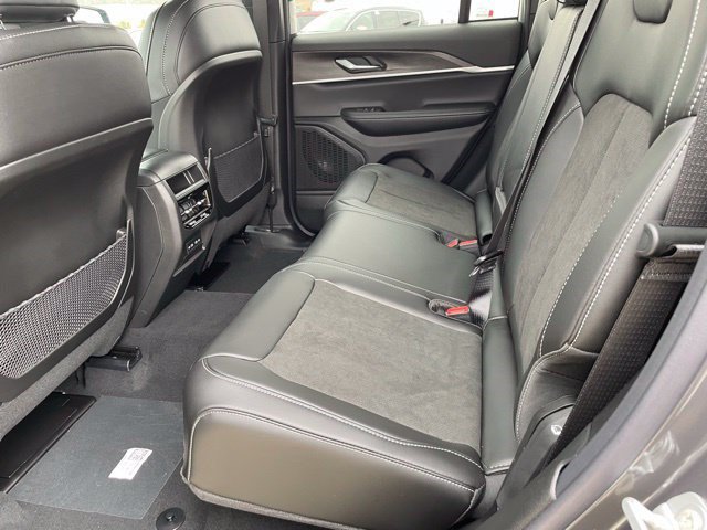 New 2026 Jeep Grand Cherokee Altitude AWD/4WD image 11