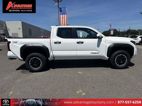 Used 2026 Toyota Tacoma TRD Off-Road w/ TRD Off Road Upgrade Package AWD/4WD image 4