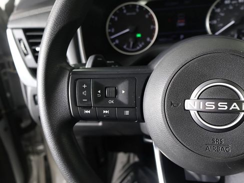 Used 2024 Nissan Rogue SV image 36