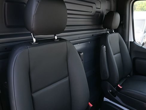 Used 2025 Mercedes-Benz Sprinter 2500 image 16
