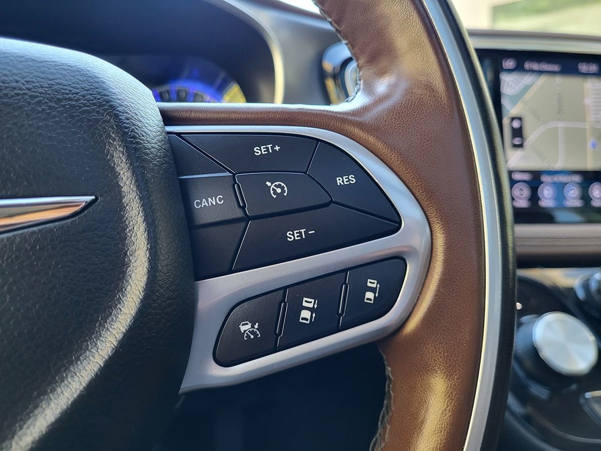 Used 2019 Chrysler Pacifica Limited w/ Advanced Safetytec Group FWD image 25